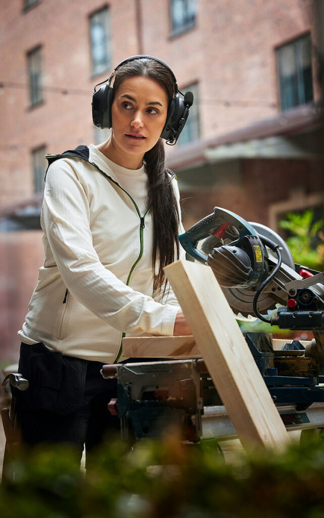 Fristads Arbeitskleidung für Handwerkerinnen im professionellen Einsatz